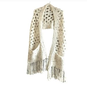 Wool shawl beige with pockets